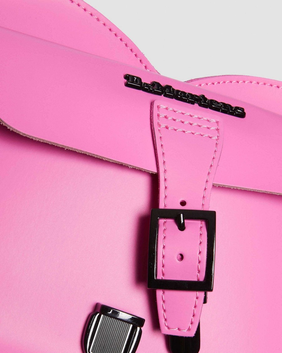 Accessorio Dr. Martens Borse Di Pelle | Borsa In Pelle A Forma Di Cuore Rosa Dell'Usato — Kiev